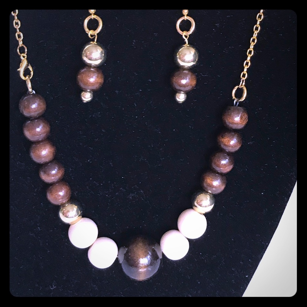 Necklace and earrings set